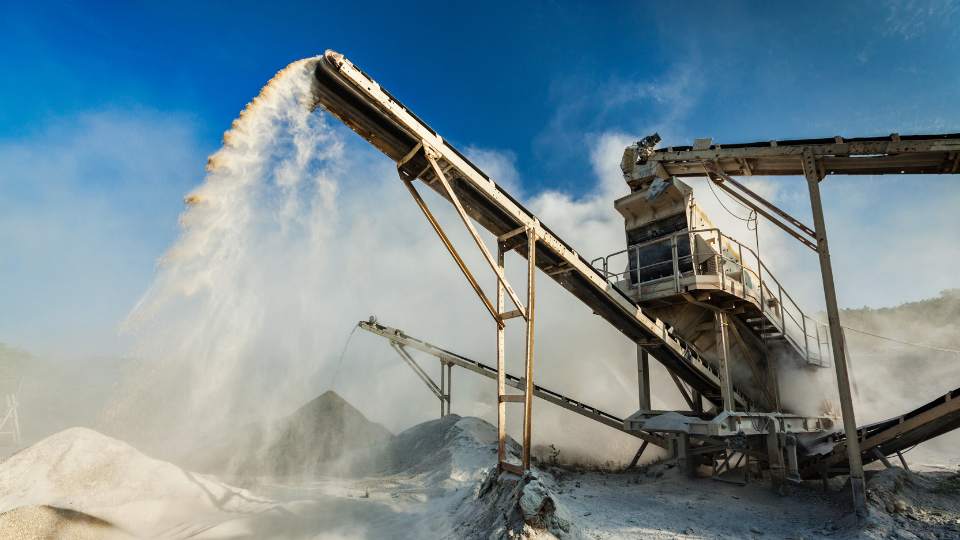 Crushed concrete processing for recycling 