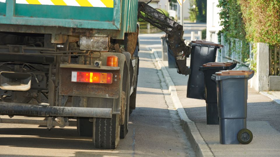 Bin lorry collecting waste.